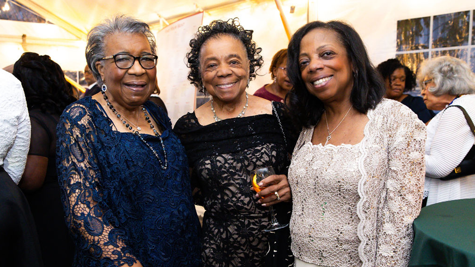 Pastoral installation Gala 3 Women